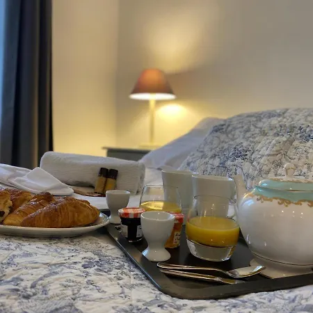 La Morny's - Yourhosthelper *